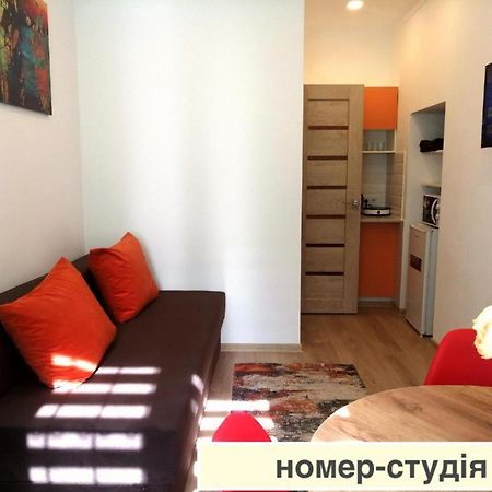 Світло Цілодобово Apartments In The City Center Lviv Bagian luar foto